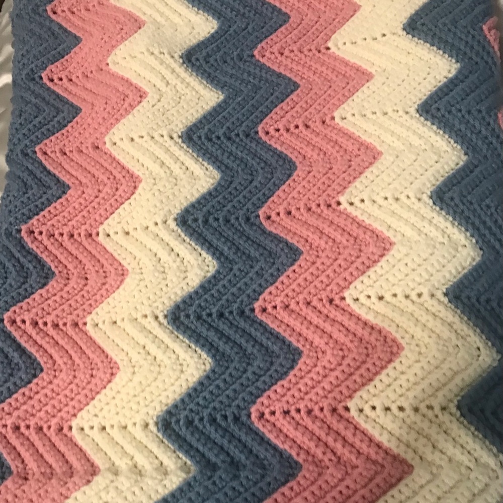 Vintage Chevron, Ripple, Zig Zag Handmade, Crochet Afghan/Throw. Multicolored